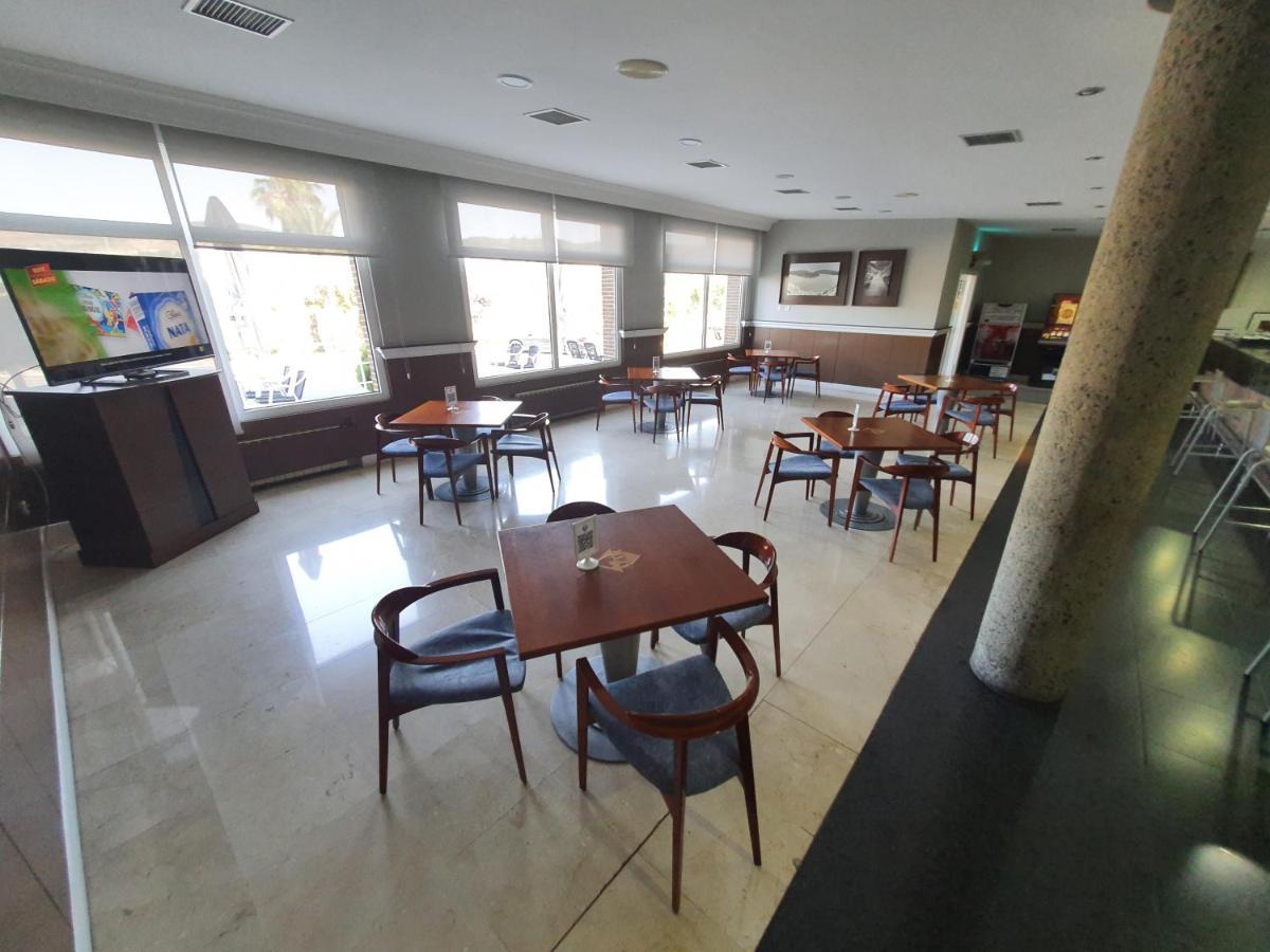 Hotel Azar Plasencia Eksteriør billede