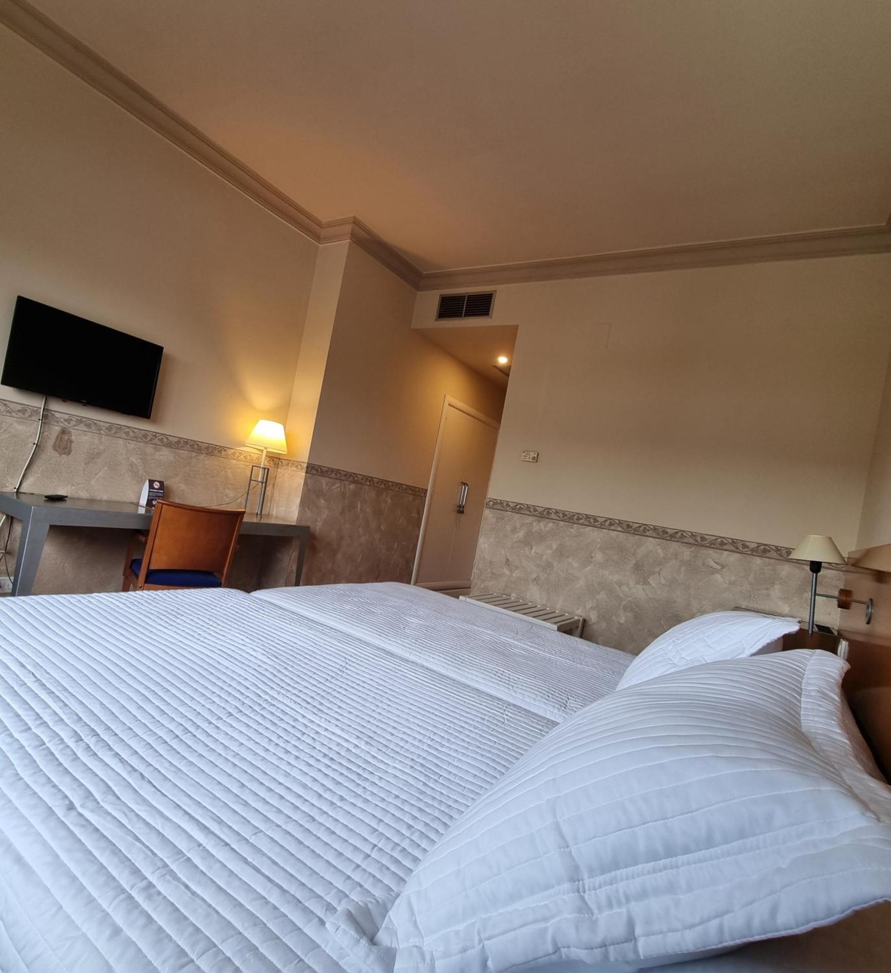 Hotel Azar Plasencia Eksteriør billede