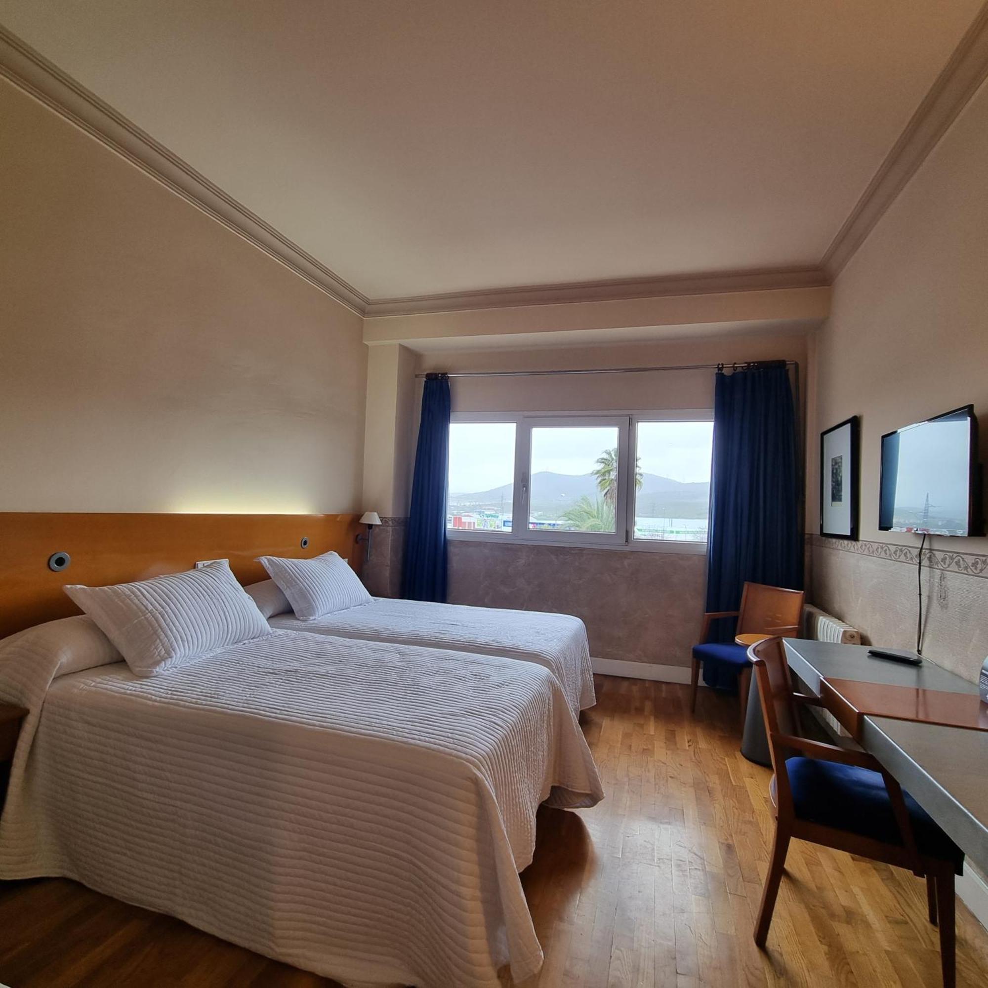 Hotel Azar Plasencia Eksteriør billede