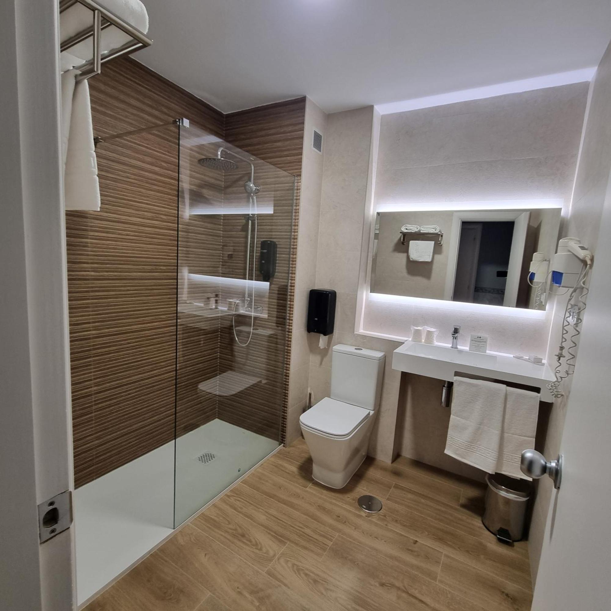 Hotel Azar Plasencia Eksteriør billede