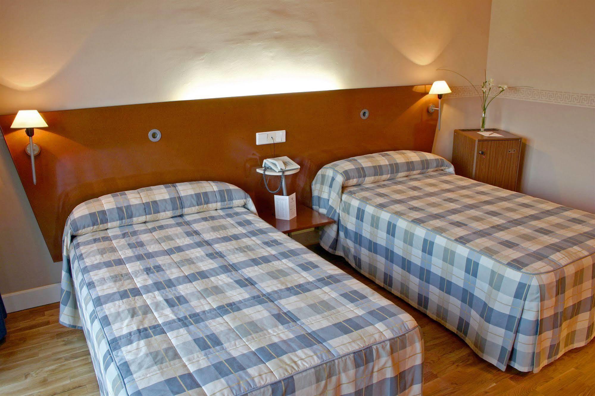 Hotel Azar Plasencia Eksteriør billede