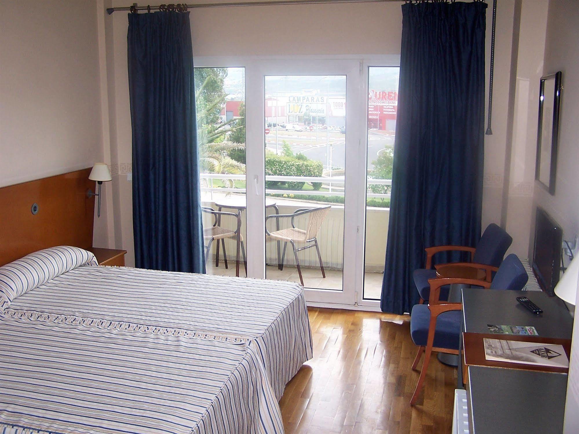 Hotel Azar Plasencia Eksteriør billede