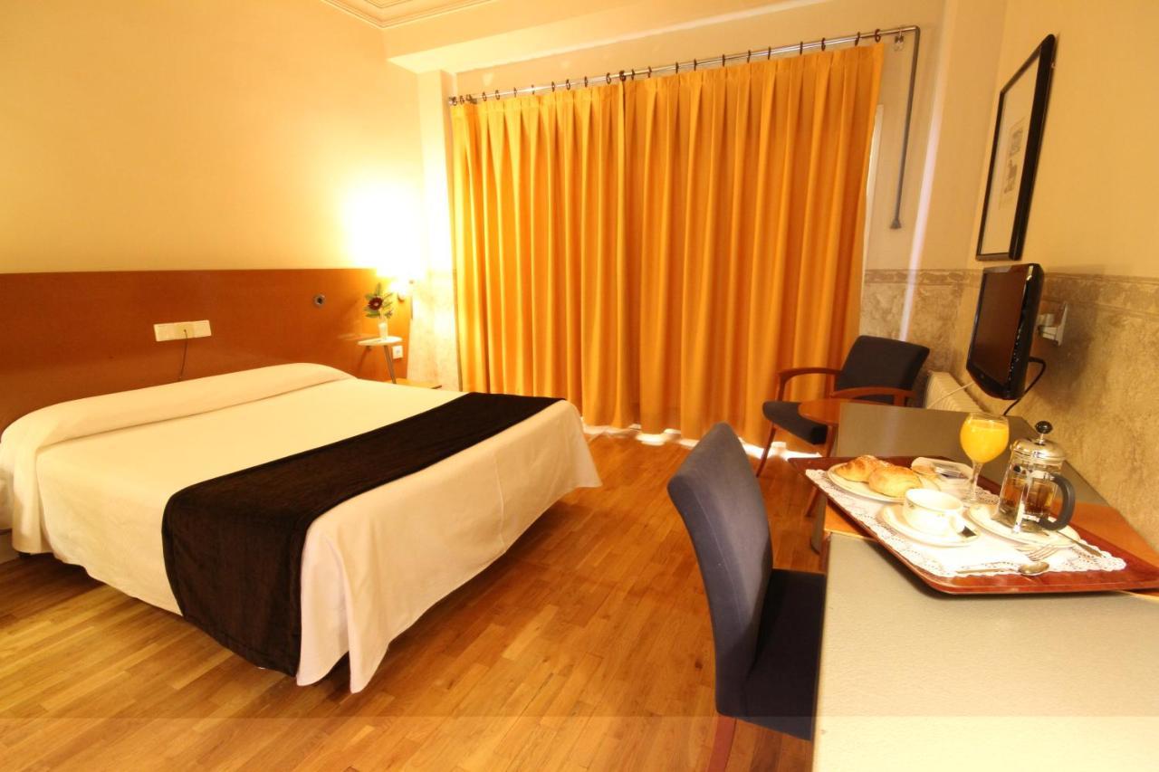 Hotel Azar Plasencia Eksteriør billede